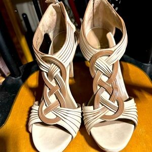 Cole Haan sz 7.5 heels